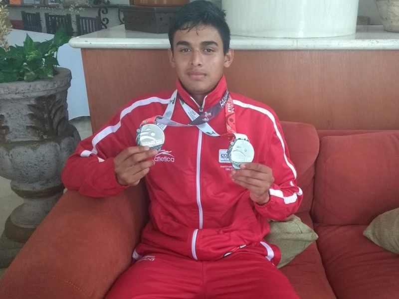 Colimense gana tres medallas en paratletismo