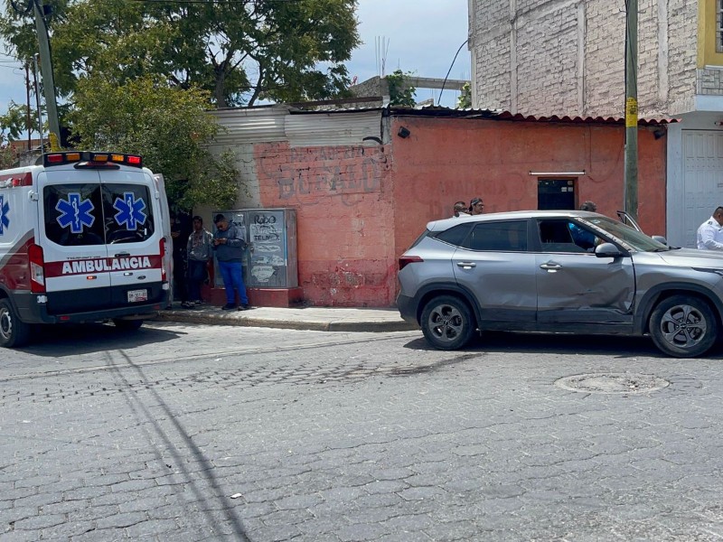 Colisionan dos autos sobre la Ramon Caballero y 16 poniente