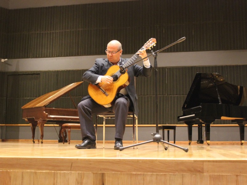 COLMICH retomó cartelera cultural con concierto de guitarra clásica