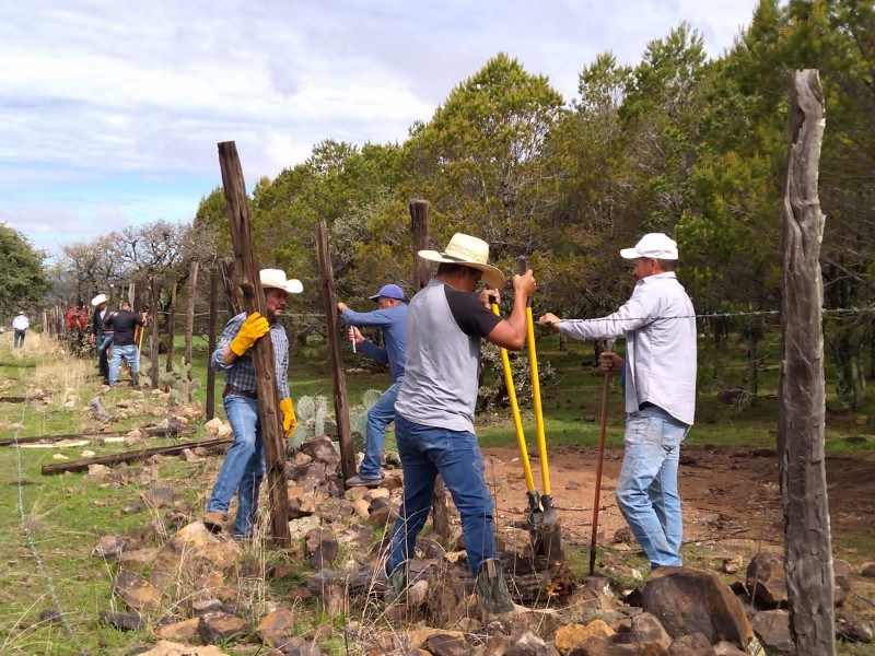 Colocan 1 kilómetro de alambre en ejido 16 de Septiembre