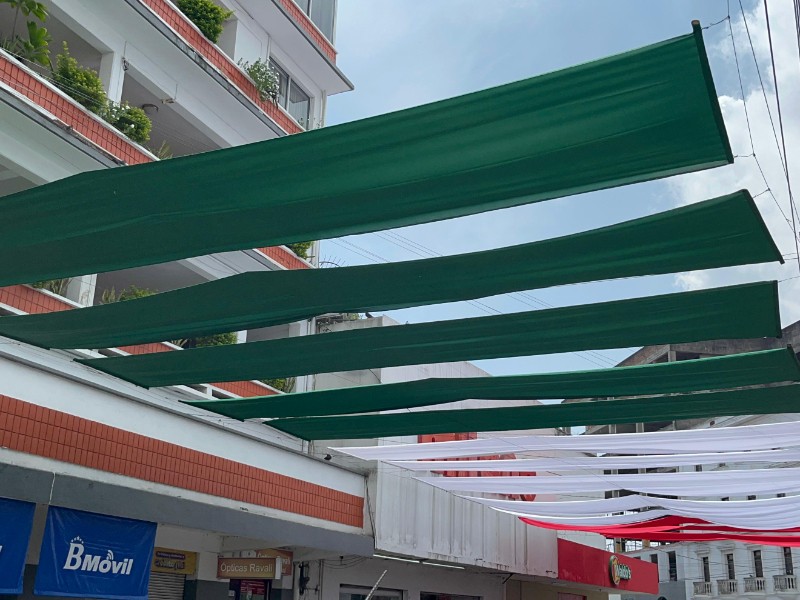 Colocan adornos por Fiestas Patrias en Tuxpan