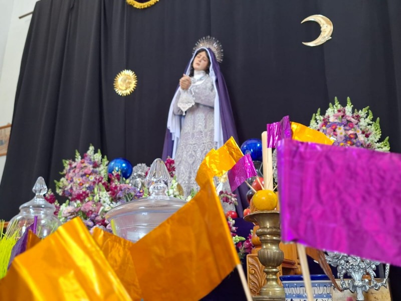 Colocan altar de Dolores en Metepec