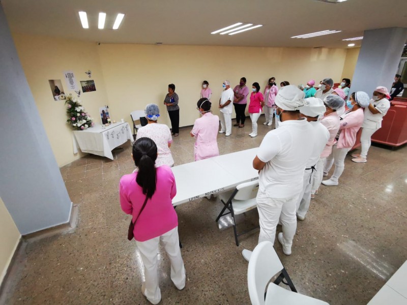 Colocan altar para Samara en hospital del IMSS