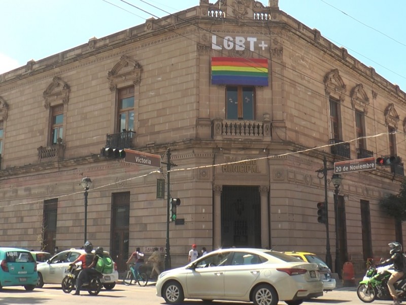 Colocan alumbrado en respeto a la diversidad sexual