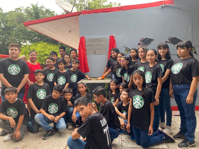 Colocan cápsula del tiempo en primaria de Tuxtla