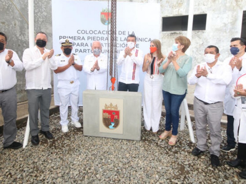 Colocan en Tapachula primera piedra de Clínica de parto humanizado
