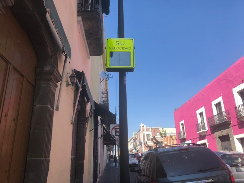 Colocan monitores de velocidad en la Capital poblana