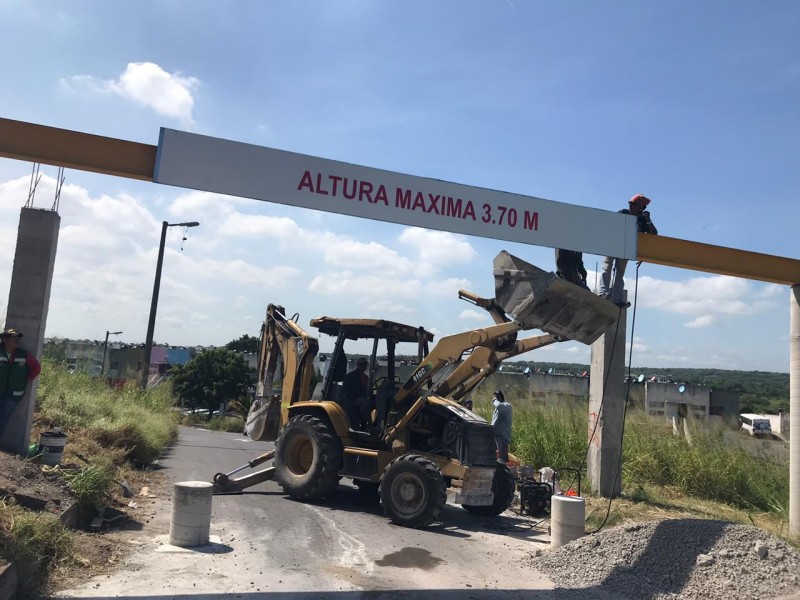 Colocan nuevo arco en Colinas