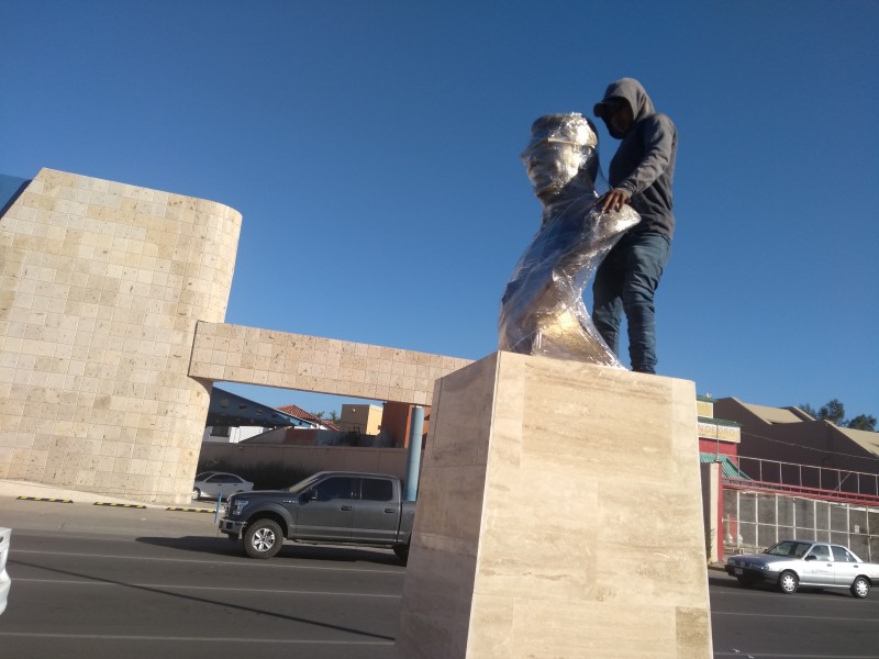 Colocan nuevo busto de Juan Navarrete