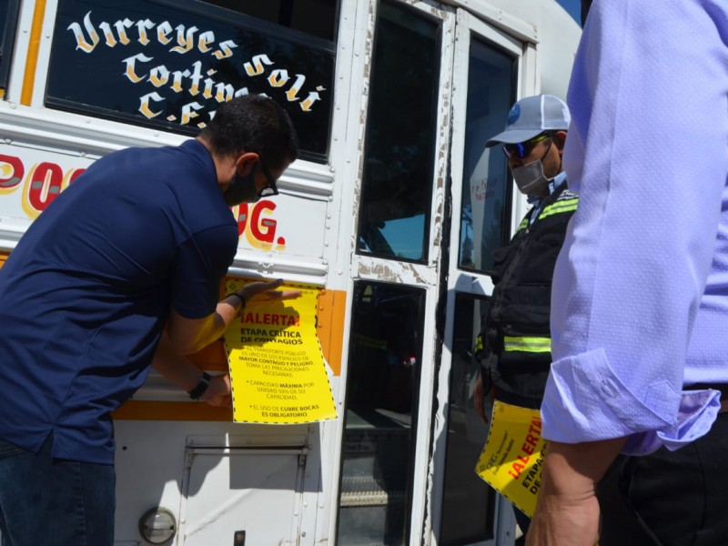 Colocan nuevos carteles preventivos en unidades de transporte público