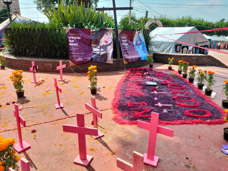 Colocan ofrenda a victimas de feminicidio en Edomex