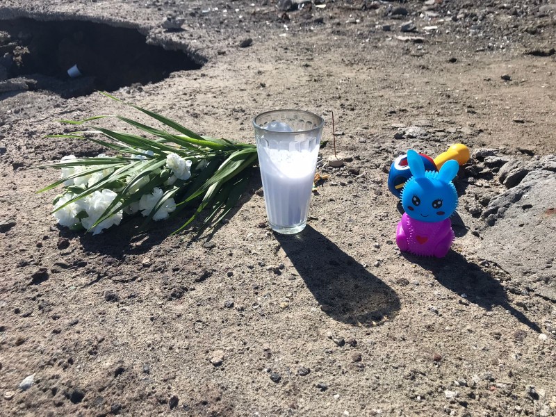 Colocan ofrenda para recordar restos de menor en Boca del Río