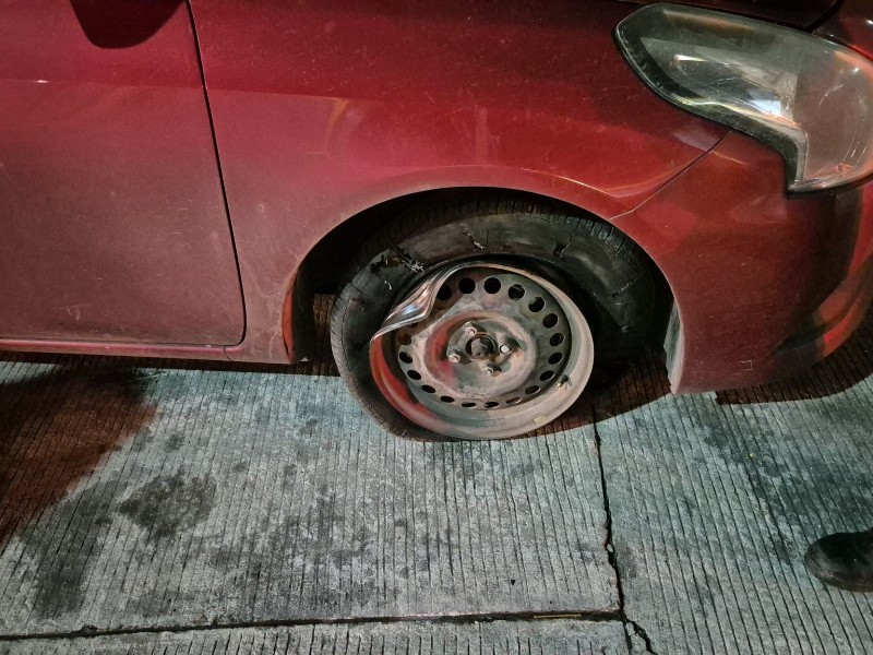 Colocan piedras para asaltar vehículos en tramo Calpulalpan-Puebla