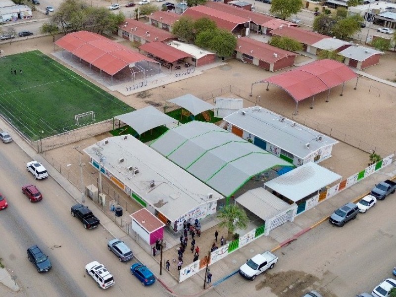 Colocan primera piedra de barda en preescolar Club de Leones