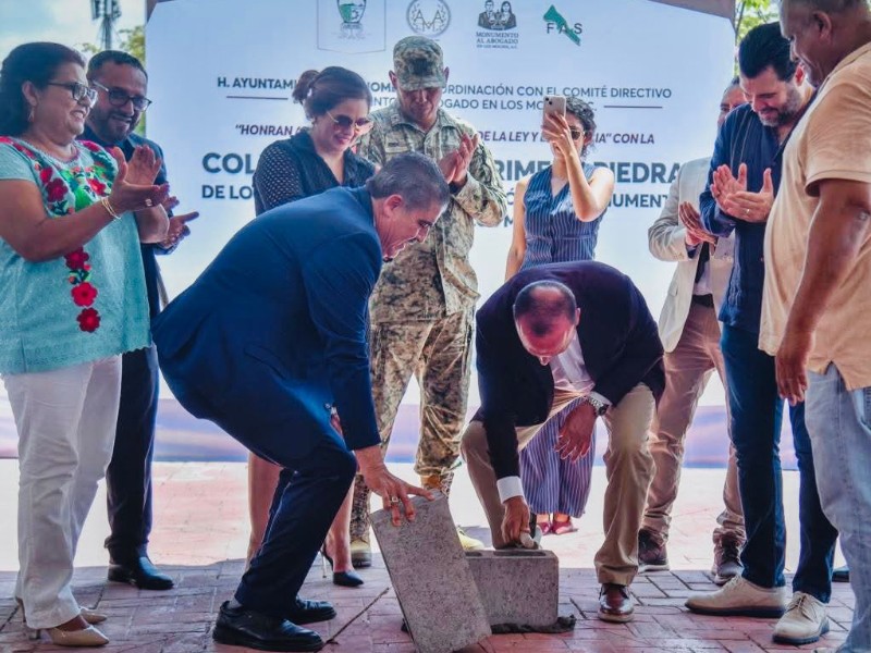 Colocan primera piedra del Monumento al Abogado en Los Mochis