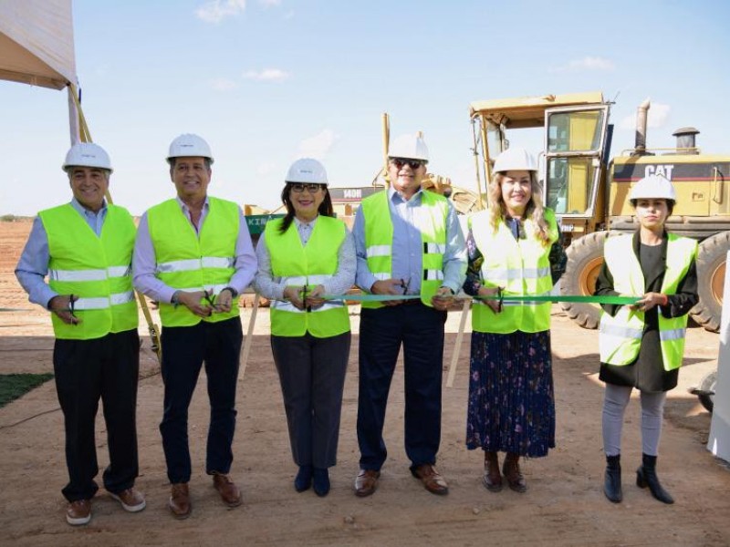 Colocan primera piedra para construir parque logístico