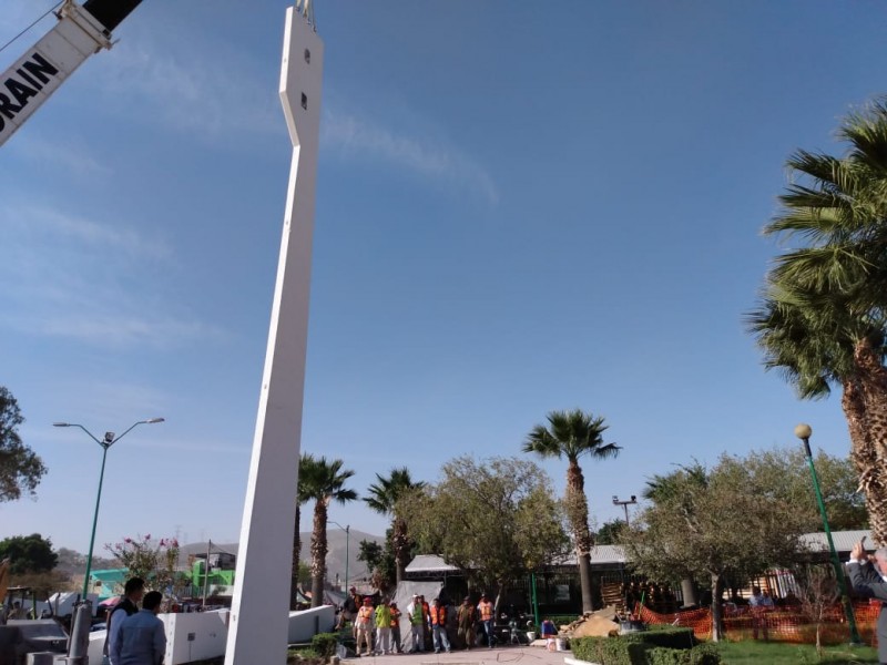 Colocan réplica de Torreón retirado por Metrobús