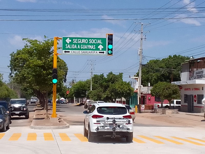 Colocan semáforos nuevos en crucero Morelos y Sahuaripa