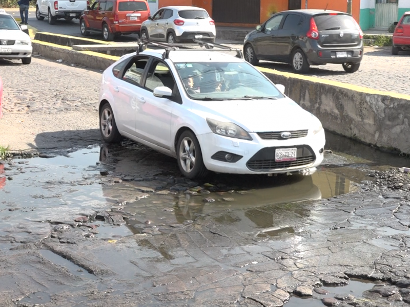 Colonia comerciantes convive 24/7 con aguas negras