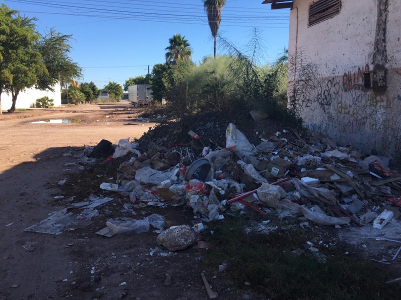 Colonia Miguel Hidalgo entre escombros y basura