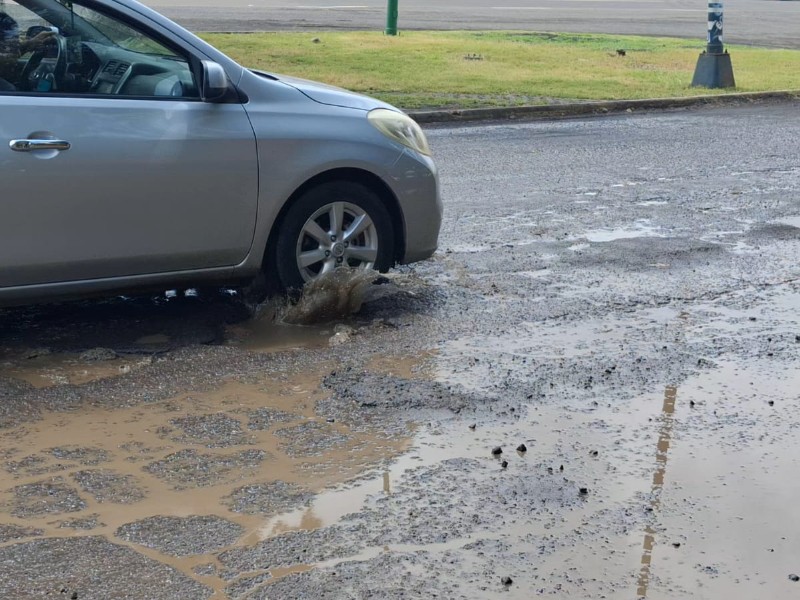 Colonias periféricas de Morelia padecen graves daños viales