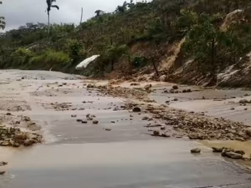Colonias y carreteras de Papantla reportaron afectaciones por lluvia