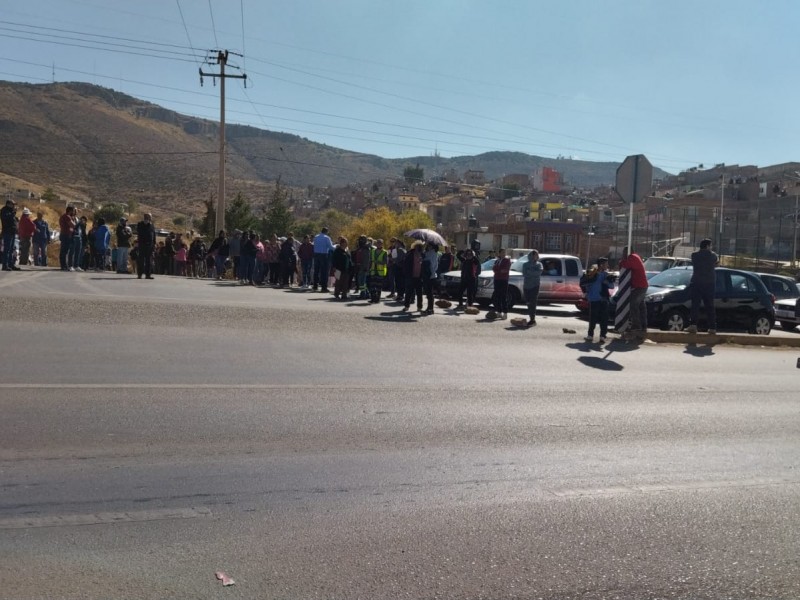 Colonos de la CTM toman tránsito pesado