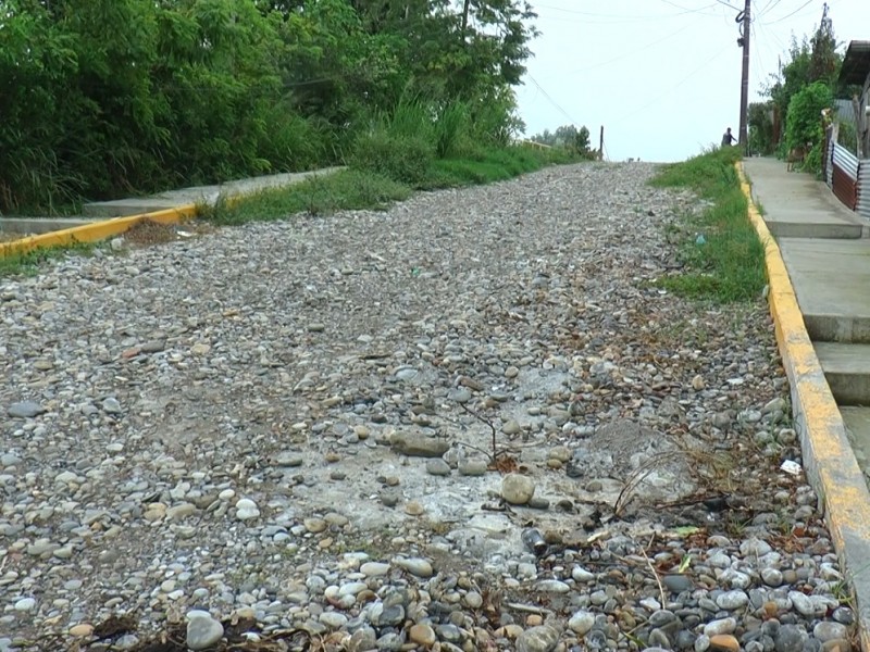 Colonos de La Esperanza reportan el deterioro de reciente construcción