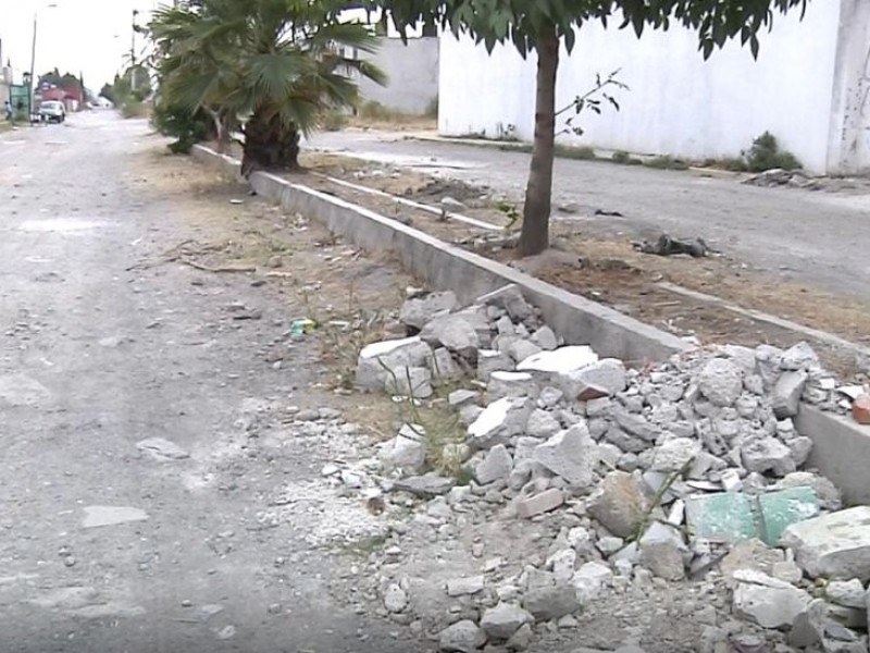 Colonos de San Juan Bautista piden pavimentación de calle