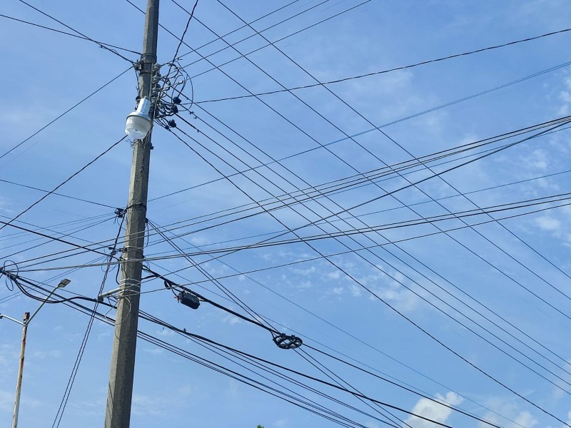 Colonos de Tuxpan responden ante instalación de luminarias