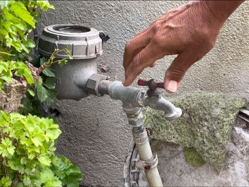 Colonos denuncian dos semanas sin agua en la Fausto Vega