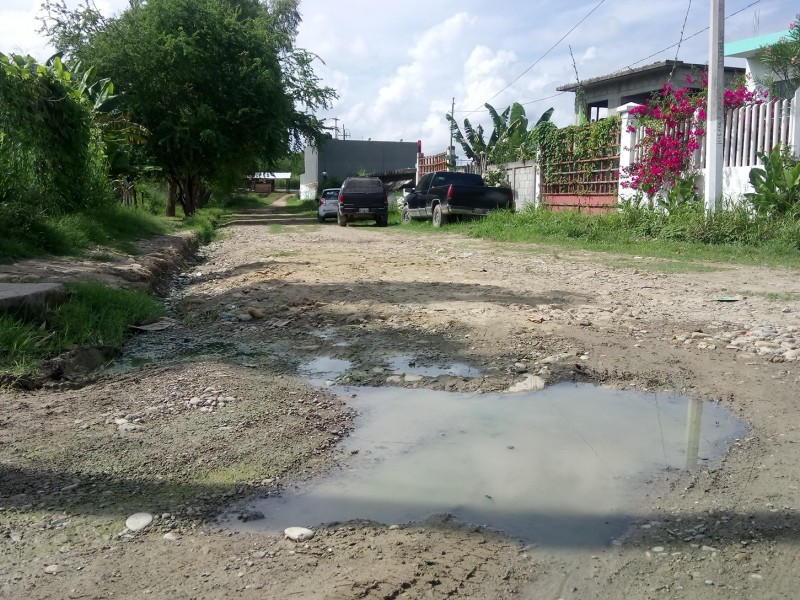 Colonos molestos por falta de drenaje