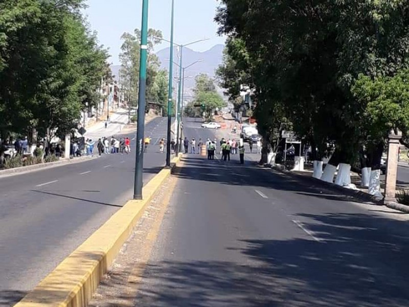 Colonos se manifiestan en Av. Madero