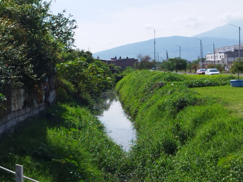 Colonos zamoranos solicitan entubamiento de canal de aguas negras