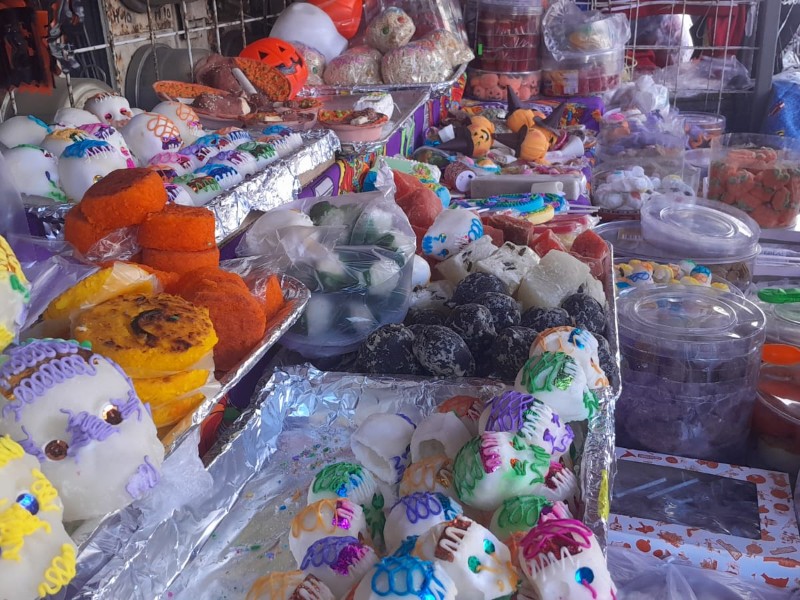 Colores y sabores llenan zona de mercados por Día de Muertos Colores y sabores llenan zona de mercados por Día de Muertos