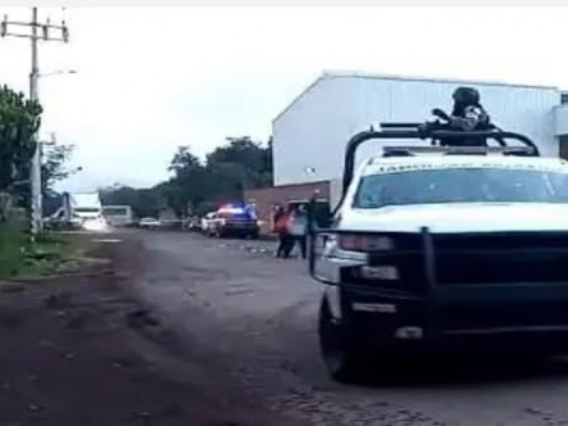 Comando armado ataca convoy de vacunas en Tangancícuaro