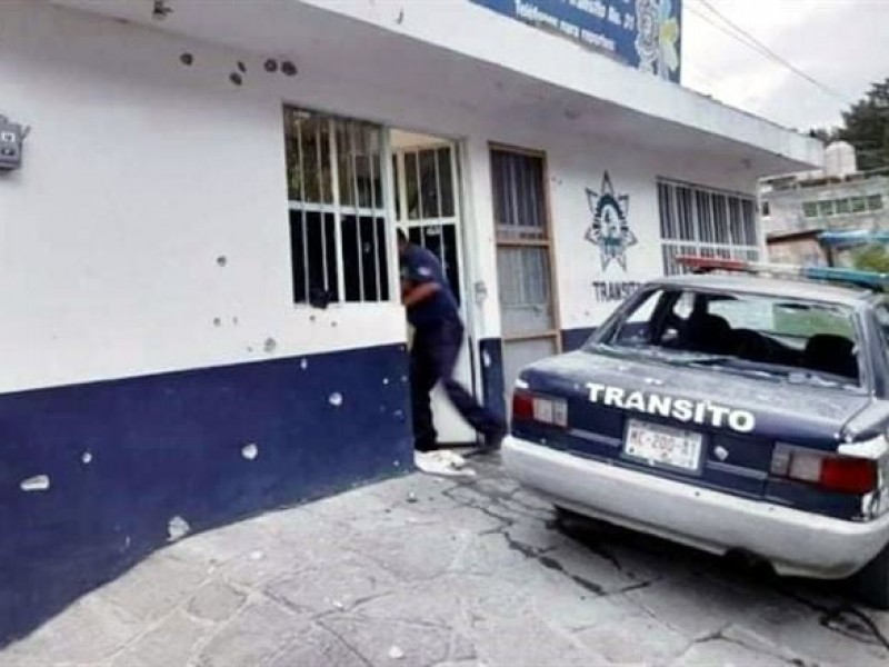 Comando armado ataca estación de policía  en Michoacán