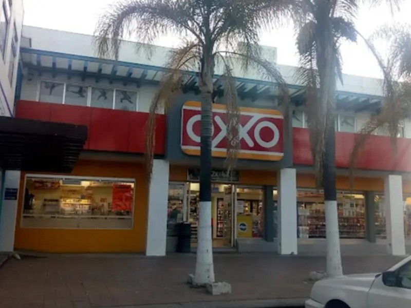 Comando armado se lleva caja fuerte de oxxo en Puebla