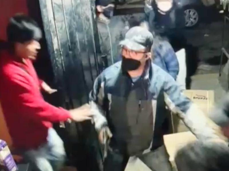 Comando asalta bodega de abarrotes en Tlalnepantla
