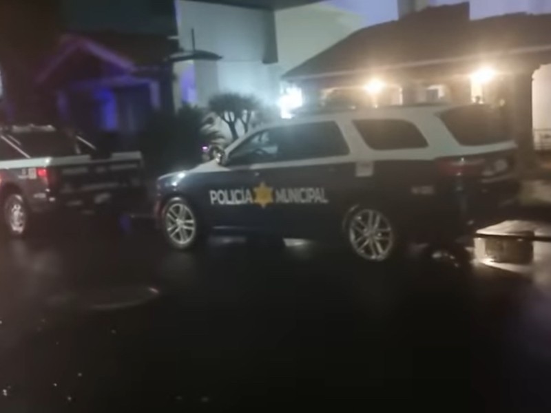 Comando irrumpe en tres residencias del Club Campestre de Querétaro