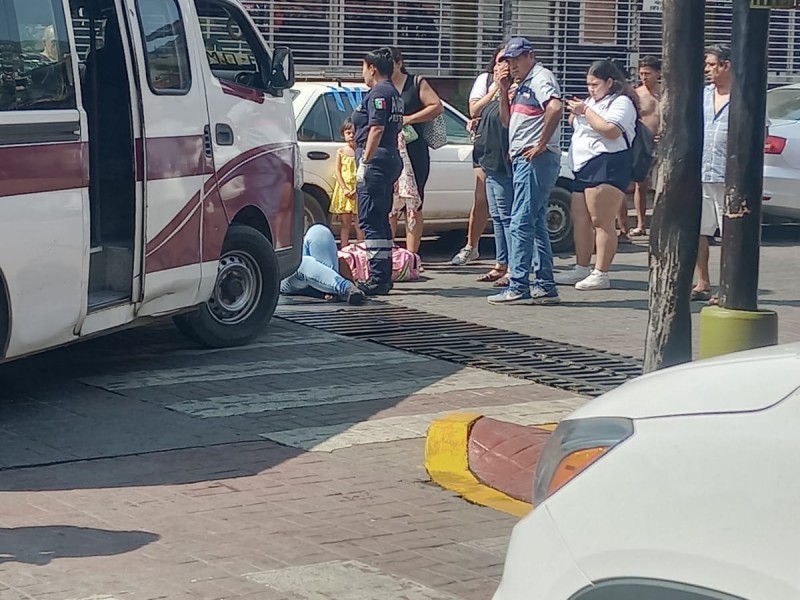 Combi atropella a mujer en el centro de Zihuatanejo