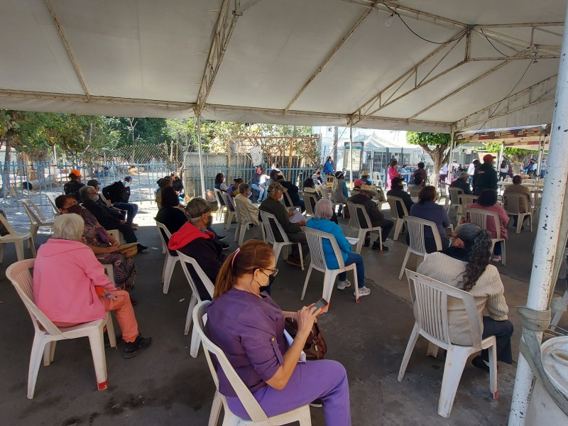 Comenzarán segundas dosis en Puerto Vallarta, Los Altos y Ciénega