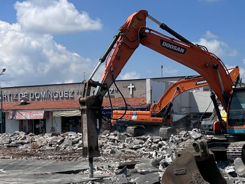 Comenzó obra del estacionamiento del mercado de la cruz