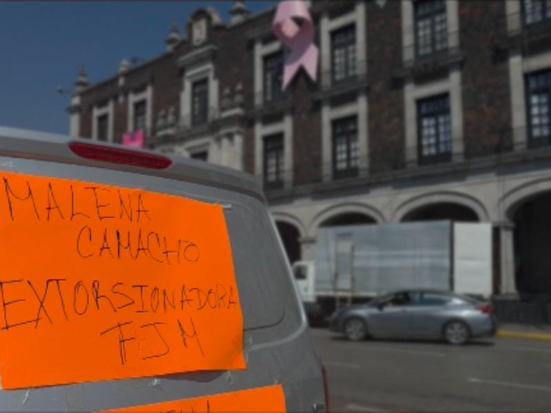 Comerciante protesta por presuntos abusos de funcionaria de la Fiscalía