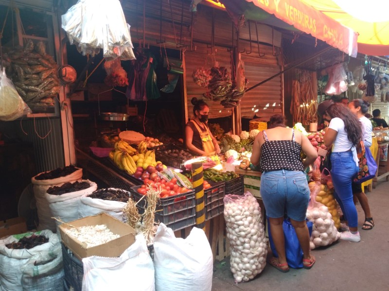 Comerciantes afectadas por incendio regresan a sus casetas