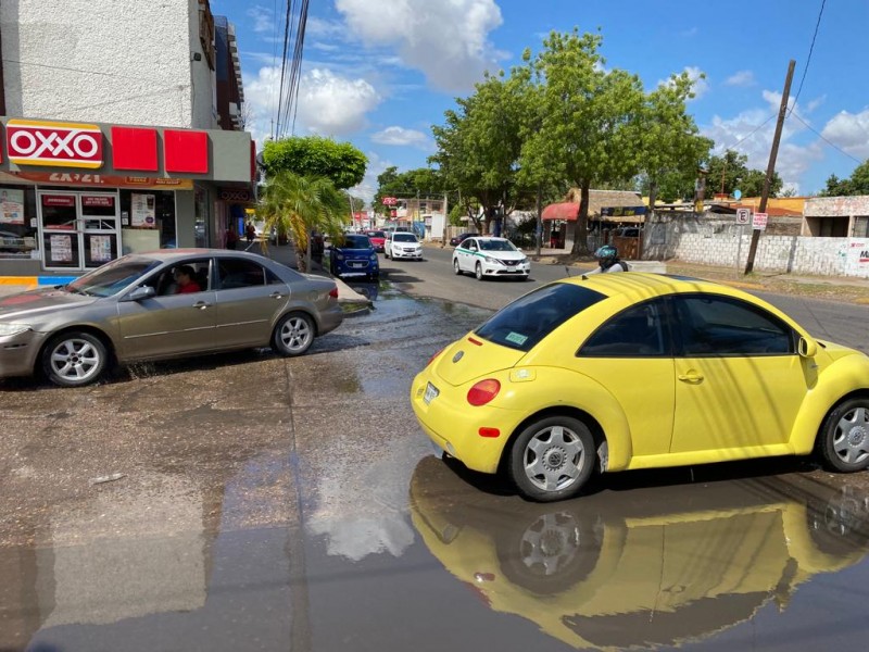 Comerciantes afectados por drenaje colapsado en la colonia Bienestar