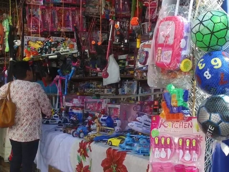 Comerciantes alistan productos por día de reyes magos