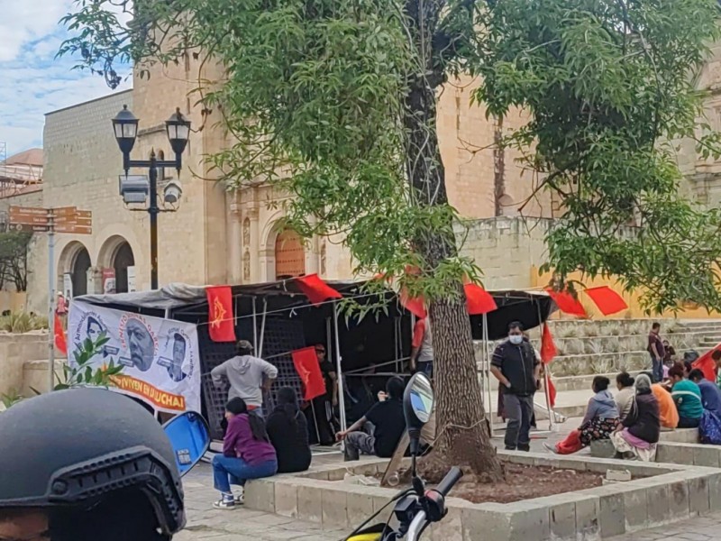 Comerciantes ambulantes, intentan reinstalarse en espacios públicos en Oaxaca
