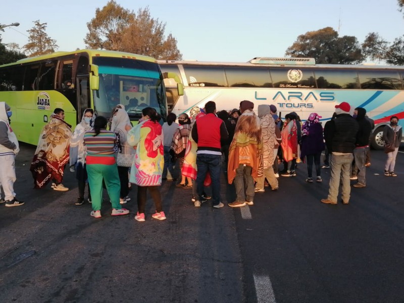 Comerciantes bloquean autopista por abusos de Guardia Nacional