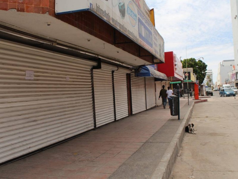 Comerciantes cierran sus negocios a tres meses de la contingencia